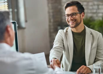 Cum să te pregătești pentru un interviu de angajare și să impresionezi angajatorul