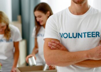 Cum să te implici în acțiuni de voluntariat și responsabilitate socială